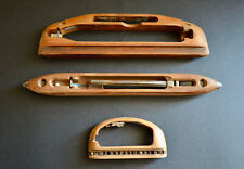 Lot 3 anciennes navettes de métier à tisser en bois massif et fer années 1950