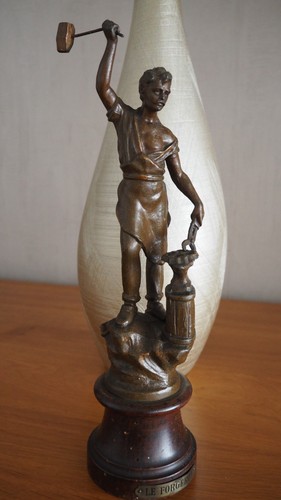 Statuette forgeron regule - forgeron,