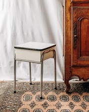 Axel, le tabouret gris en