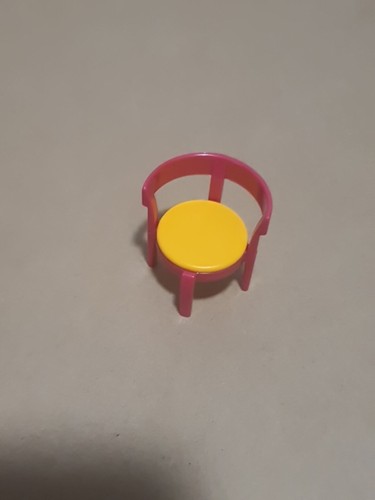 Chaise rose jaune - 1,
