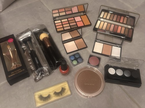 Revolution skin kiss - kiss, palette