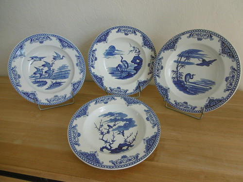 Quatre assiettes creuses - quatre,