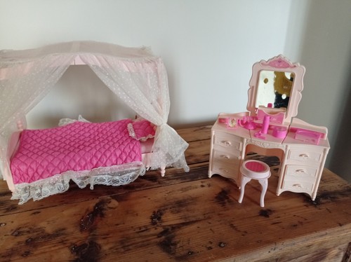 Chambre couchée barbie - couchée,