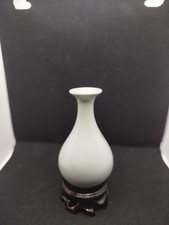 MINI VASE CÉLADON CHINOIS - Col Évasé - Porcelaine Blanc Bleu- Socle Bois