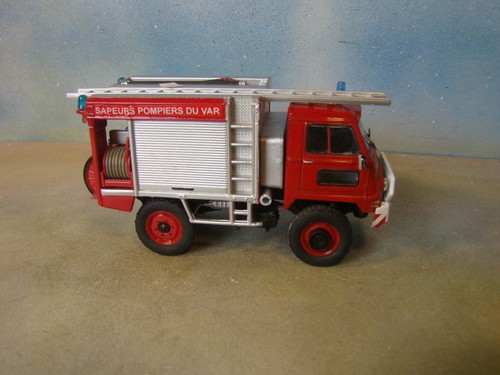 Camion 4x4 renault - 1/43,