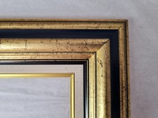 Cadre doré épais XXéme. Feuillure 16cm x 22cm. Cadre 33cm x 39cm.