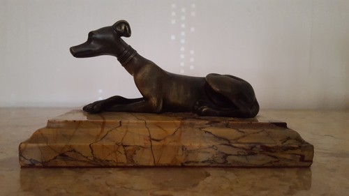 Sculpture chien lévrier - chien, en