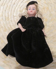 Petite poupée ancienne