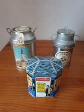 Trois boites métalliques publicitaires anglaise et française