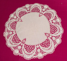Ancien grand napperon rond en dentelle diamètre   56 cm