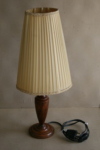 Lampe ancienne pied en bois - ,