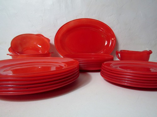 Assiettes service rouge pyrex - assiettes,