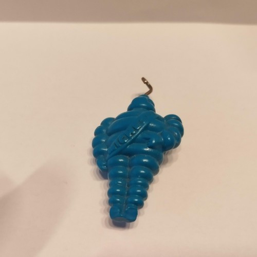 Petite figurine plastique - petite,