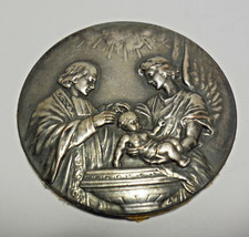 ANCIEN MEDAILLON DE BERCEAU  BAPTEME EN METAL ARGENTE SIGNE A ENCADRER