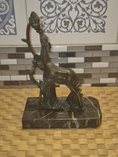 Sculpture biche raisin - sculpture, au