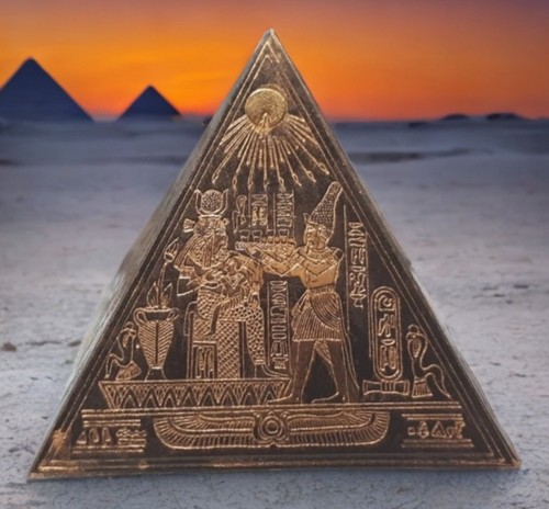 Pyramide égyptienne métal