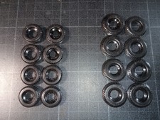 Lot de 8 pneus avant + 8 arrières en TBE voiture circuit MINIAMIL MONTLHERY JOMA