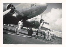ANCIENNE PHOTOGRAPHIE GUYANE ~1950 AEROPORT PERE ENFANT ET AVION