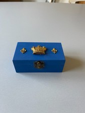 Boite bleu royal avec couronne