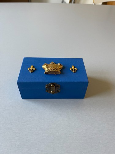 Boite bleu royal avec - , couronne
