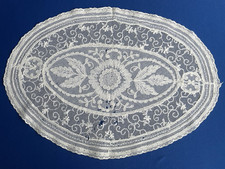 napperon ancien en tulle brodé à restaurer  : 40 X 27 cm  ( L 46)