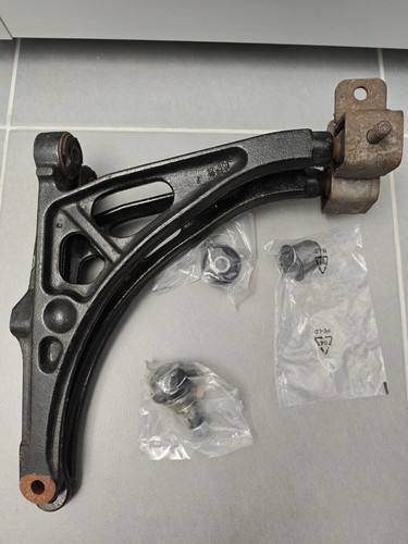 Triangles suspension gauche - triangles,
