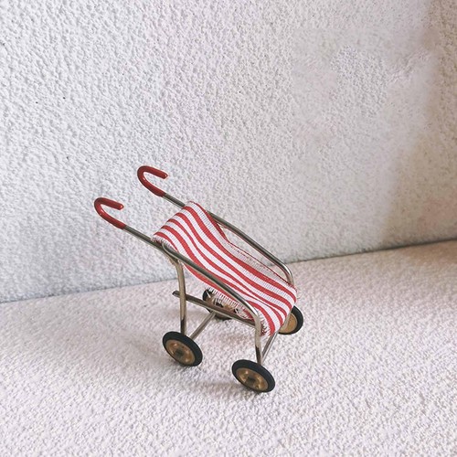 Poussette miniature pour
