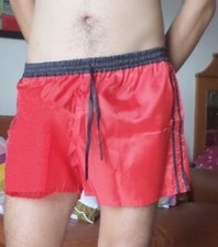 Short nylon rouge taille M