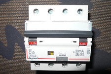 DISJONCTEUR DIFFERENTIEL TETRA