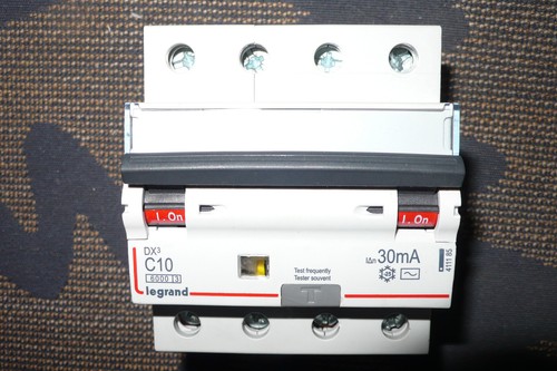 Disjoncteur differentiel tetra - disjoncteur,