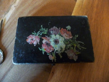 Ancienne Boîte à timbres?  en laque décor de fleurs ( ref 17 )