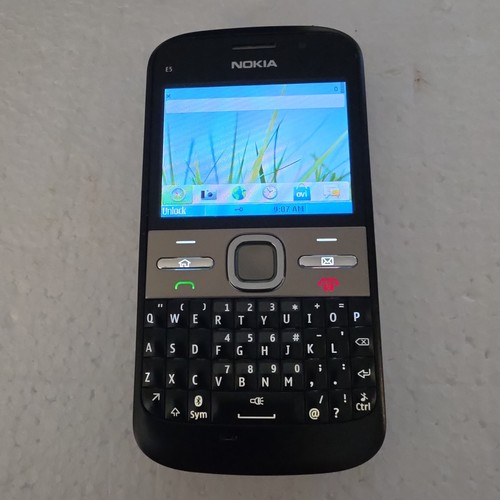 Nokia gsm 850 qwerty - e5-00,