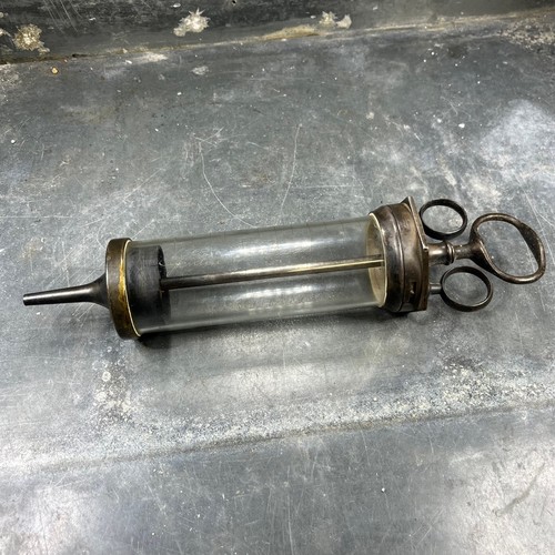 Ancienne seringue médicale - ancienne,