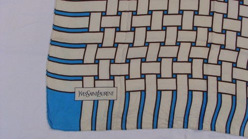 Foulard carré yves saint - ,