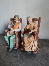 Magnifiques Statuettes En Biscuit Du Japon. Personnes Âgées Sur Rocking-chair 