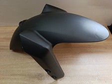 UN GARDE BOUE AVANT MOTO