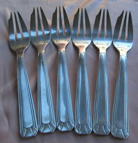 Série fourchettes à - de,