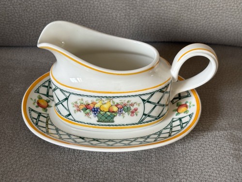 Rare petite saucière - , à