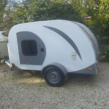 Mini caravane tear drop ptac 750Kg, blanche 4,5X1,50X1,70, essieu freine