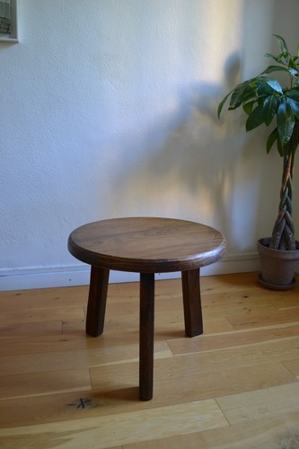 Table basse tripode brutaliste