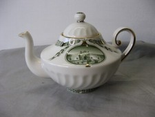 Très belle cafetière en porcelaine Russe Lomonosov St Petersbourg