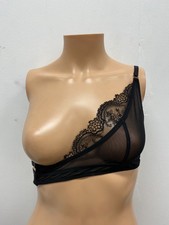 Brassiere sein nu Impudique