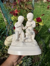 Groupe en faïence fine, terre