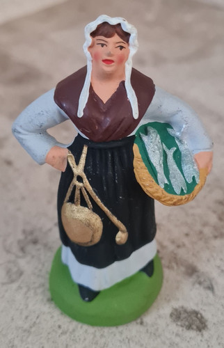 Santon poissonnière - santon, poissonnière"