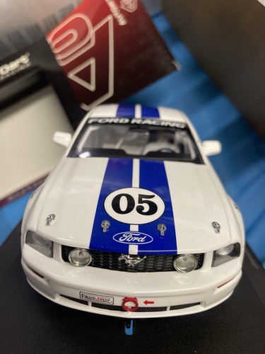 Ford mustang 2005 - 1/24, fr500c