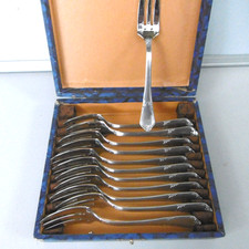 12 18/10 Degree Stainless Steel Cake Forks
