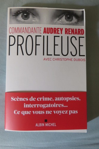 Profileuse par commandante - ,