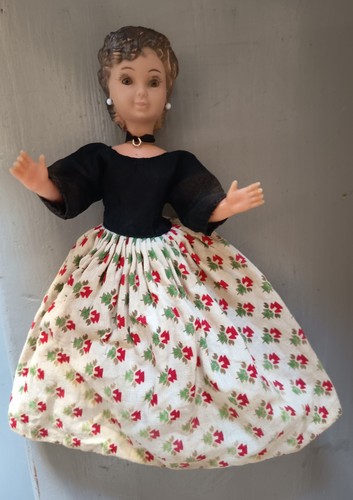 Rare petite poupée bella - rare,