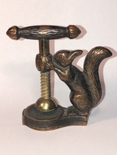 Casse noisettes & noix zoomorphe en bronze de Vienne - Autriche signé Geschutzt