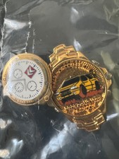 2 Pin’s montre Paris Moscou Pekin Or et Argent Numérotés. Arthus Bertrand.